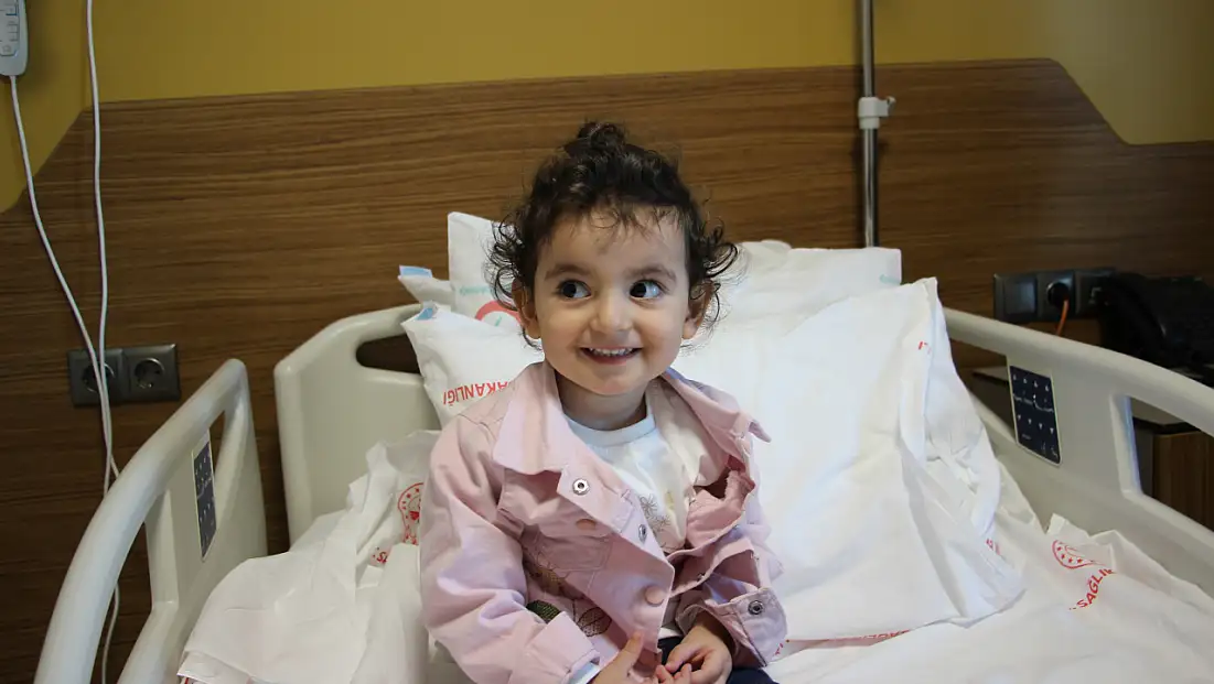 24 Aylık Bebekten 1.5 Santimlik Taş Alındı