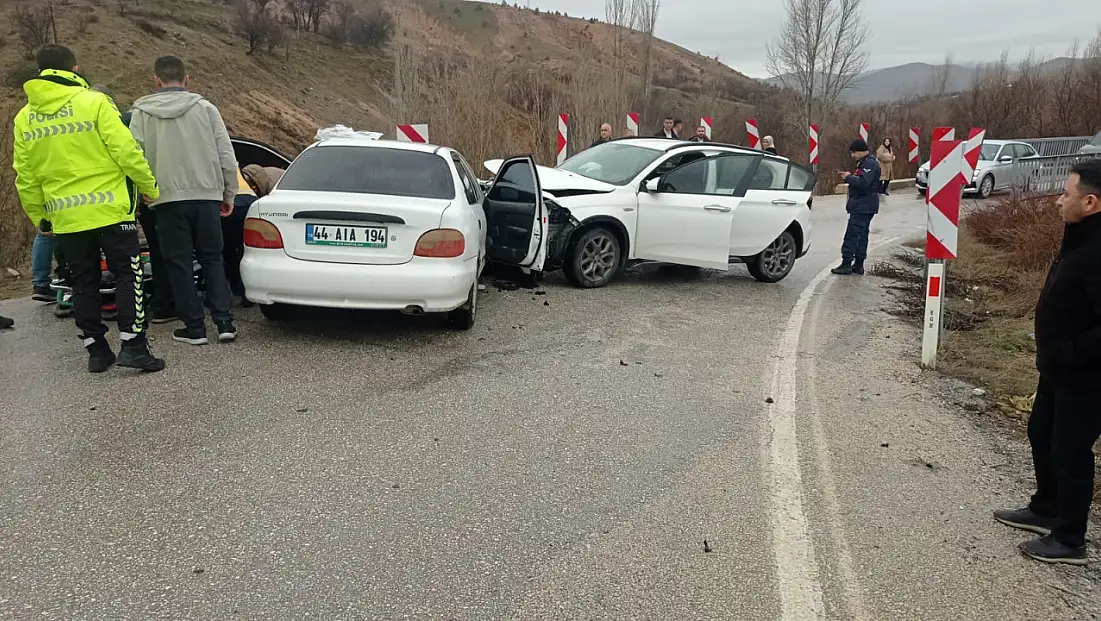 Baskil'de Trafik Kazası: 9 Yaralı
