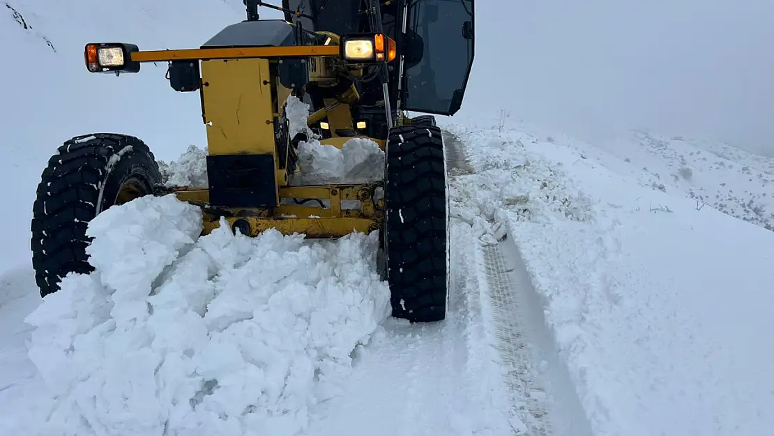 17 Köy Yolu Ulaşıma Kapandı