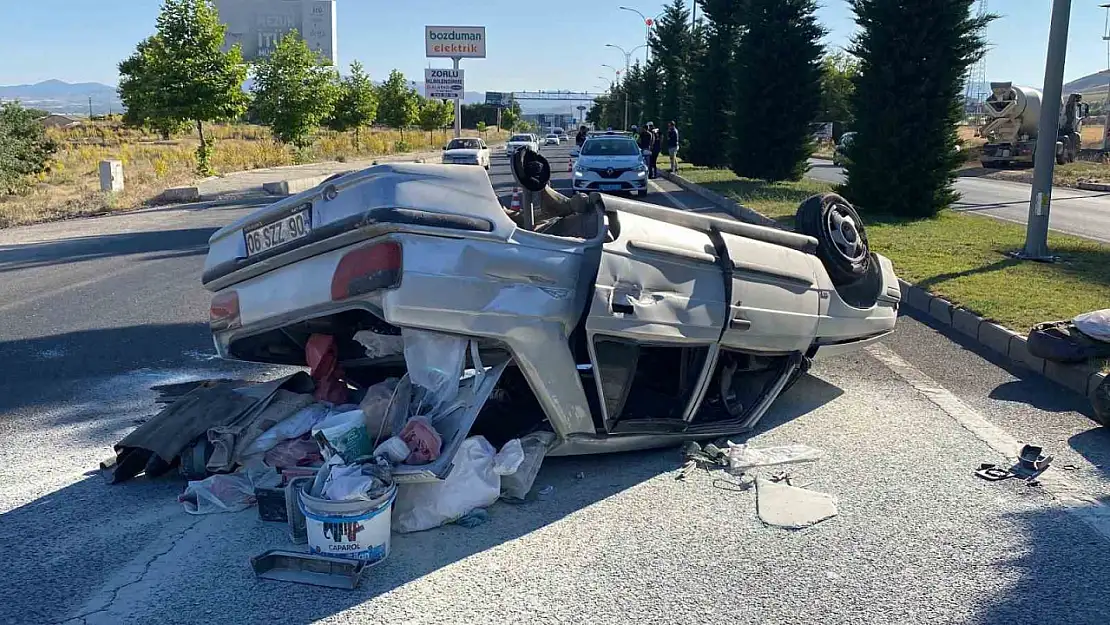 Beton Mikseri İle Çarpışan Otomobil Karşı Şeride Geçerek Ters Döndü: 4 Yaralı
