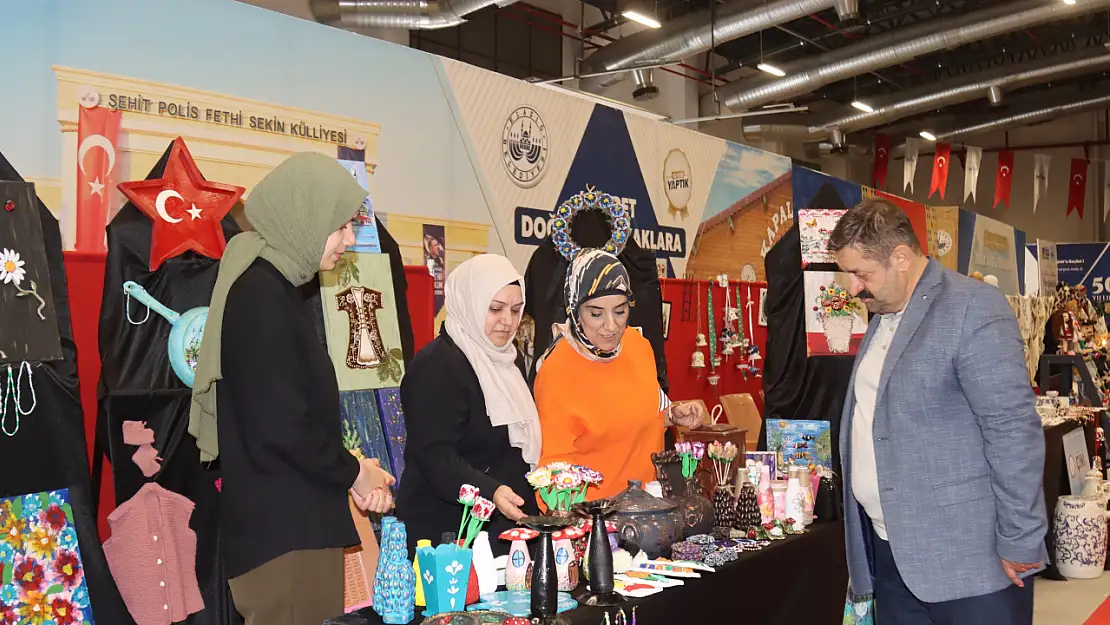 Elazığ Belediyesi'nin Kursiyerlerinden Yıl Sonu Sergisi