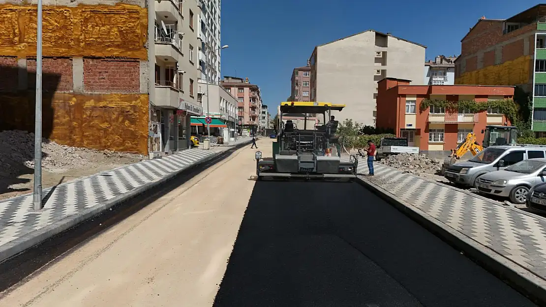 Elazığ Belediyesi, Rızaiye Mahallesi'nde Yol Yenileme Çalışması Sürüyor