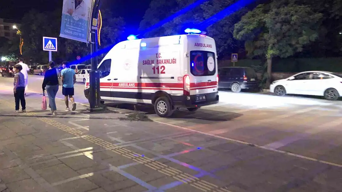 Elazığ'da Bıçaklanan 14 Yaşındaki Çocuk Yaralandı