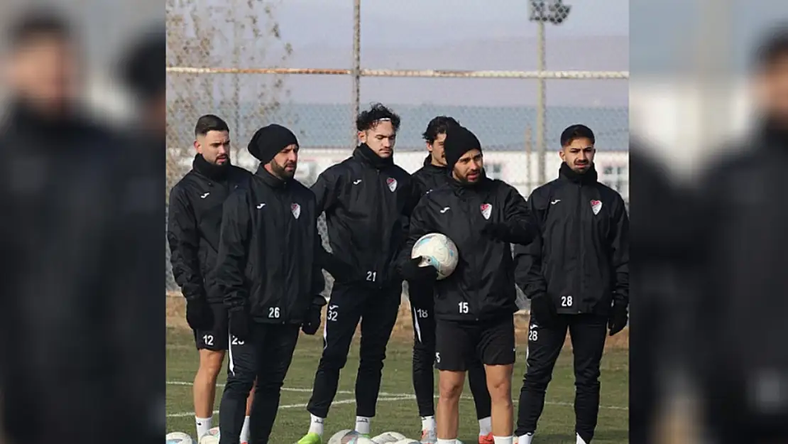 Elazığspor, Mersin'e 19 Futbolcuyla Gitti