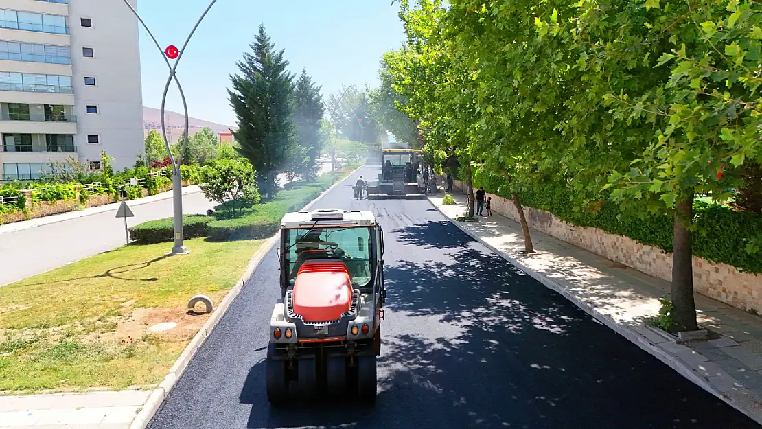 Yol Yenileme Çalışmaları Devam Ediyor