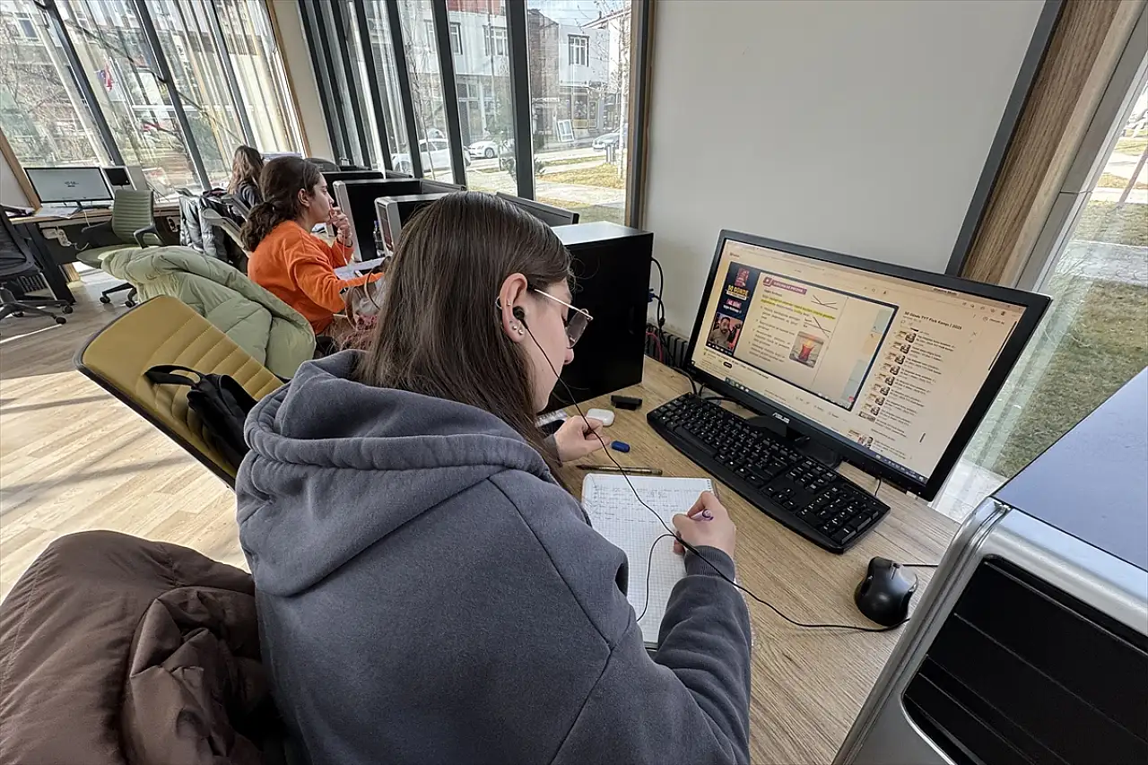 Elazığ'da Öğrenciler Modern Mahalle Kütüphanelerinde Geleceğe Hazırlanıyor