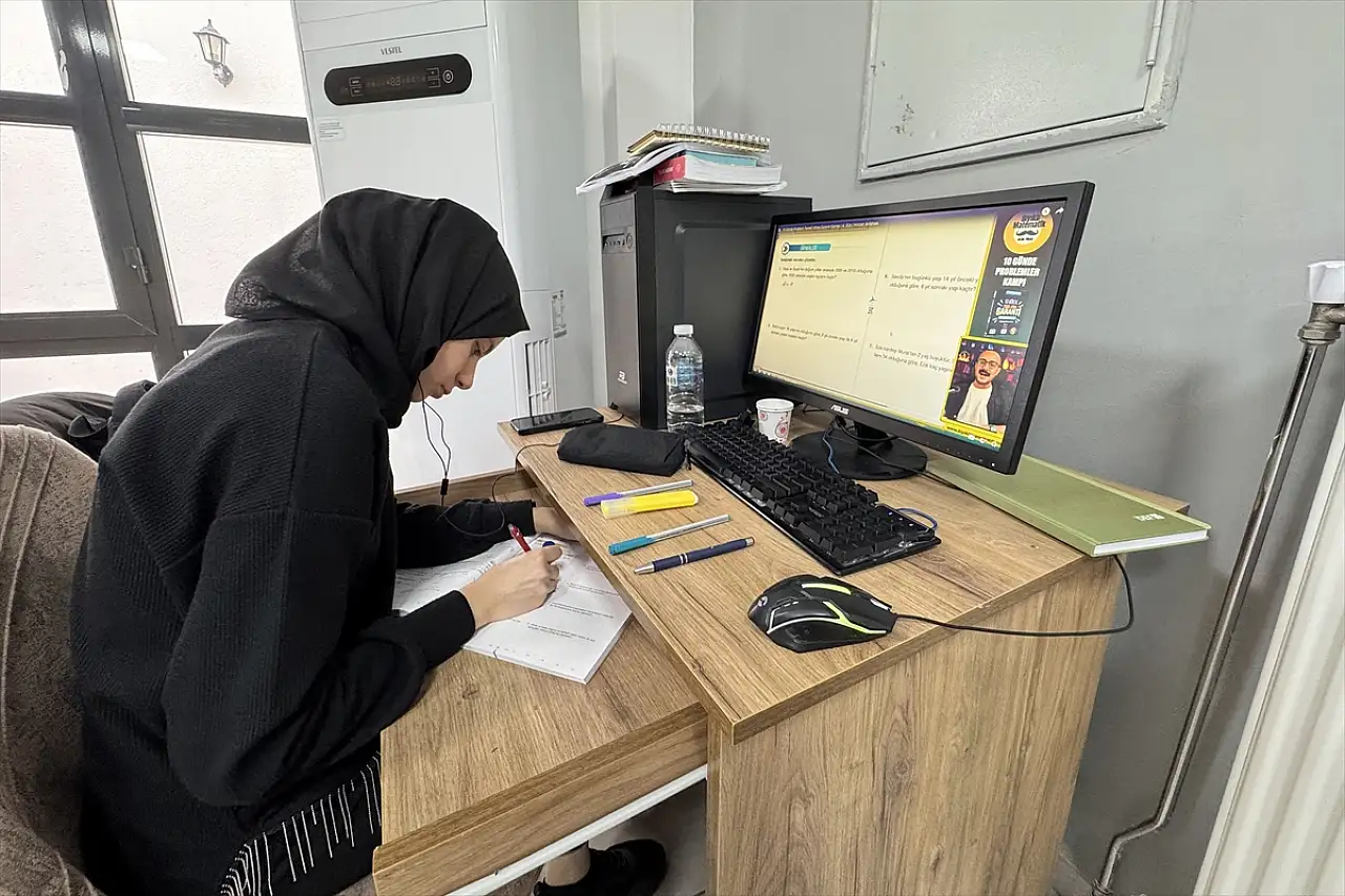 Elazığ'da Öğrenciler Modern Mahalle Kütüphanelerinde Geleceğe Hazırlanıyor