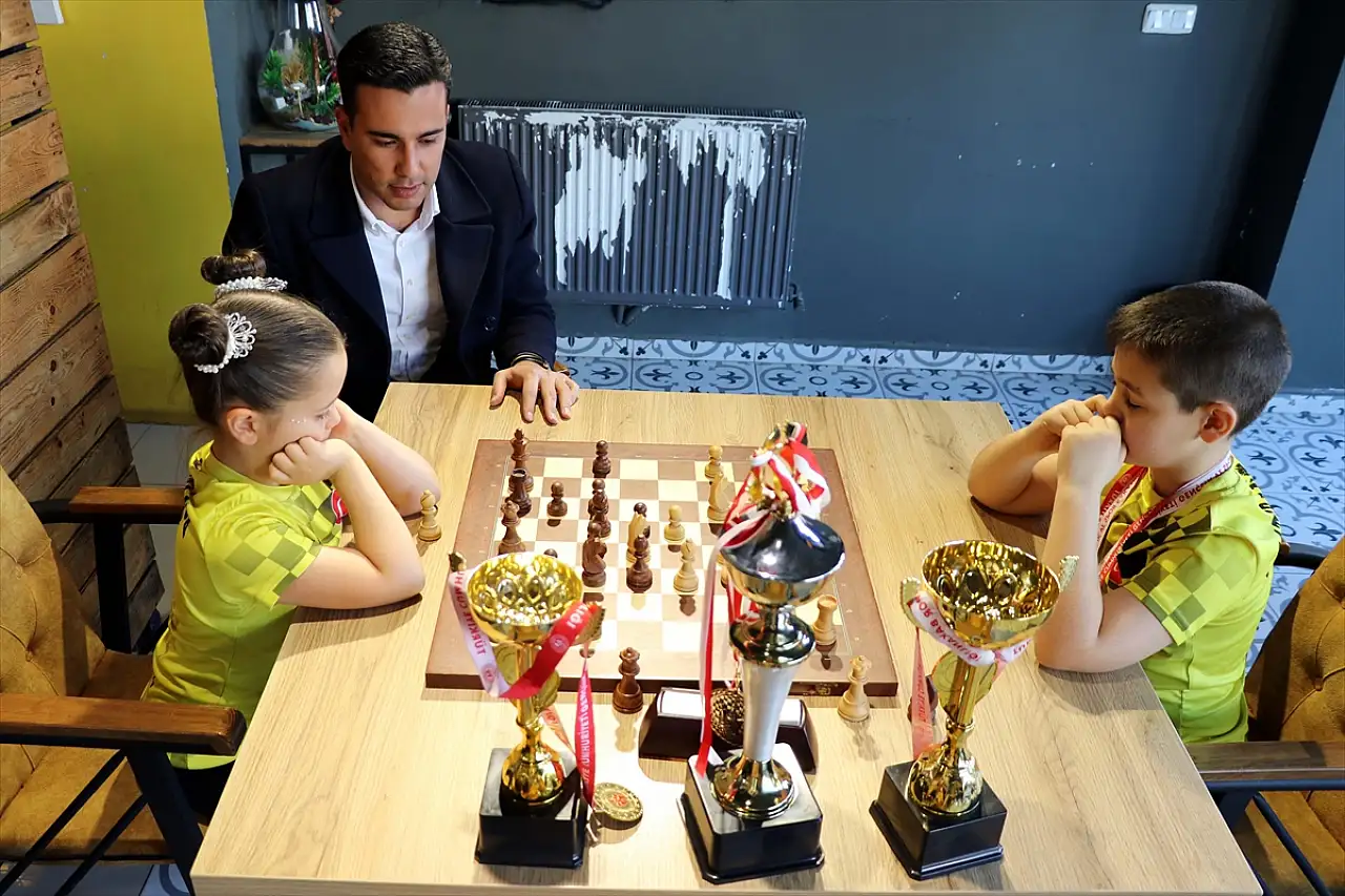 Minnik Reyyan Dünya Şampiyonası'nda Rakiplerini Mat Etmek İçin Çalışıyor