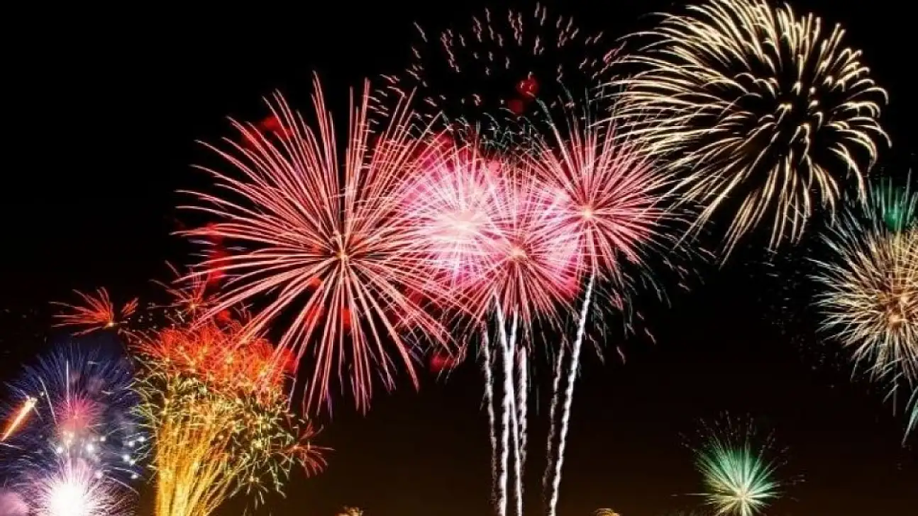 Havai Fişek Satan Ve Patlatan 2 Kişiye İdari Para Cezası