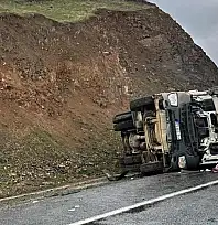 Elazığ'da Beton Pompası Yan Yattı: 1 Yaralı