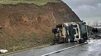 Elazığ'da Beton Pompası Yan Yattı: 1 Yaralı