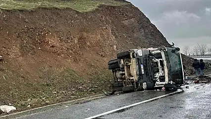 Elazığ'da Beton Pompası Yan Yattı: 1 Yaralı