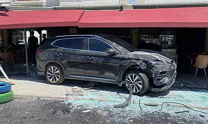 Elazığ'da Otomobiller Çarpıştı, Faciadan Dönüldü