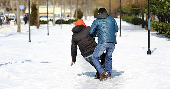 Elazığ'da 645 Kişi, Kar ve Buzlanmadan Dolayı Düşerek Yaralandı
