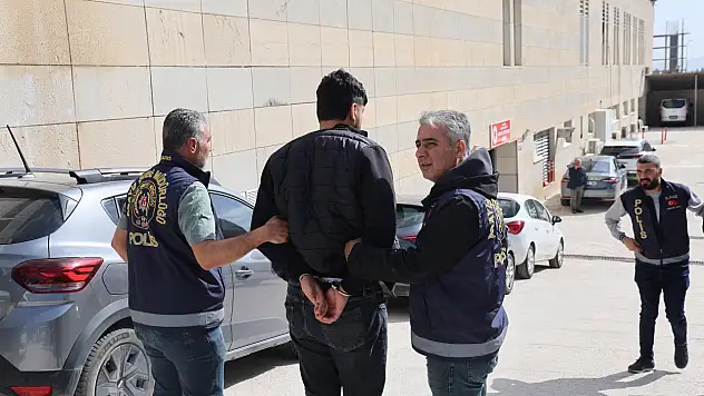 1 Kişiyi Öldüren ve 1 Kadını Yaralayan 6 Şüpheli Yakalandı