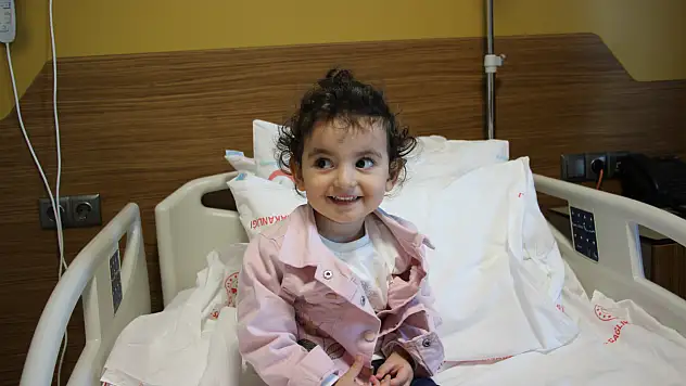 24 Aylık Bebekten 1.5 Santimlik Taş Alındı