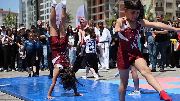 Elazığ'da 19 Mayıs Etkinliklerinde  Renkli Görüntüler