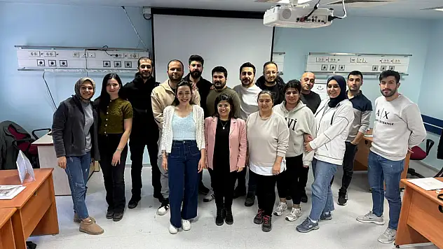 Sağlık Çalışanlarına Erişkin İleri Yaşam Desteği Eğitimi Verildi