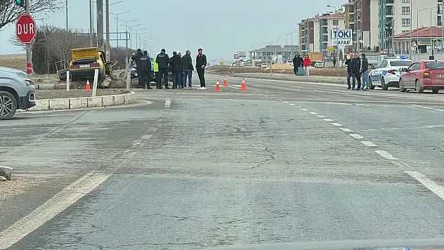 Elazığ'da Trafik Kazası:1 Ağır 3 Yaralı