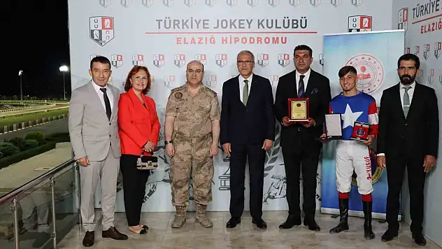 Elazığ Hipodromu'nda  Jandarma Koşusu Düzenlendi