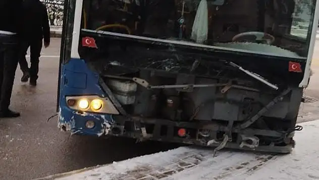 Gizli Buzlanma Kazalara Neden Oldu: 4 Yaralı