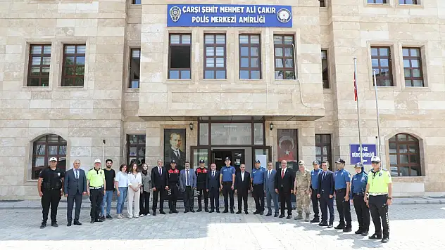 Görev Başında Olan Kolluk Kuvvetlerine Bayram Ziyareti