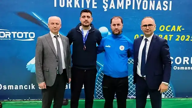 Hasan Baygeldi, Badminton Şampiyonası'nda Türkiye Üçüncüsü Oldu