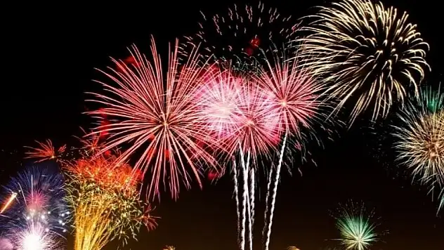 Havai Fişek Satan Ve Patlatan 2 Kişiye İdari Para Cezası