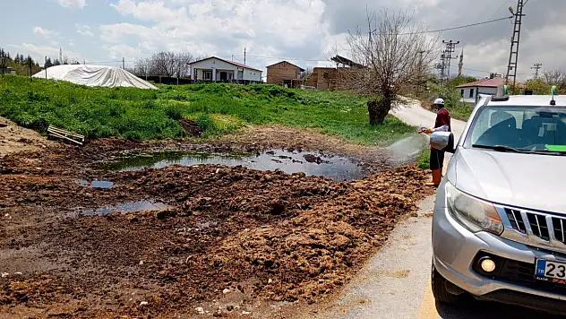 İl Özel İdare Ekipleri Tarafından Larva İlaçlama Çalışmaları Sürüyor