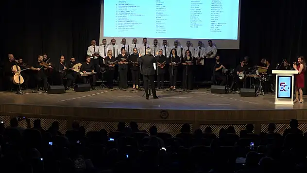 Öğretmenler Kürsübaşı Konseri ve Halk Oyunları Gösterisi Düzenledi