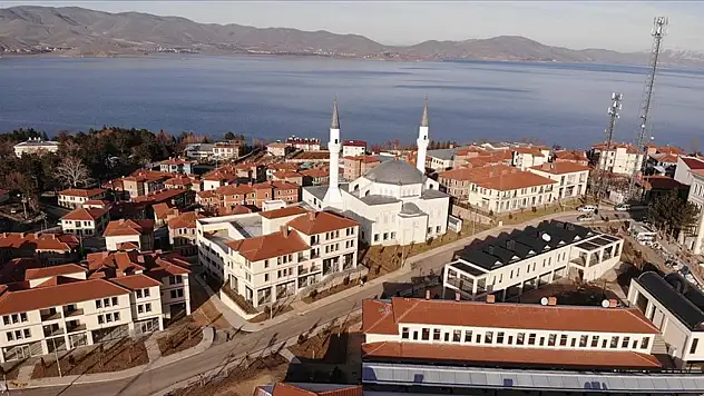 Sivrice'de  5. Etap Konutlarının Anahtar Teslimi Yapılıyor