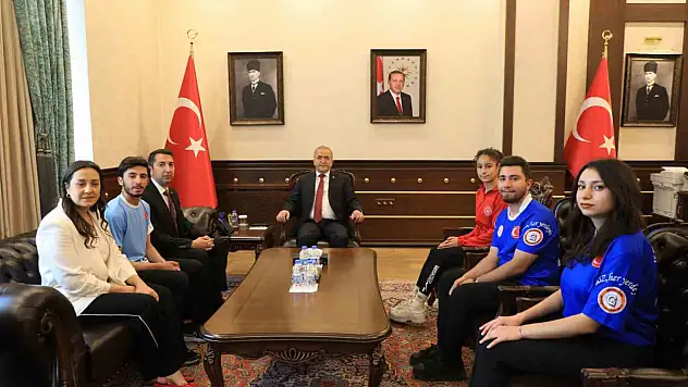 Vali Numan Hatipoğlu Gençlerle Buluştu!