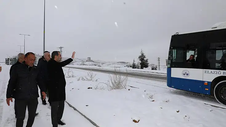 Kar Yağınca Başkan Şerifoğulları Sahaya İndi İncelemelerde Bulundu