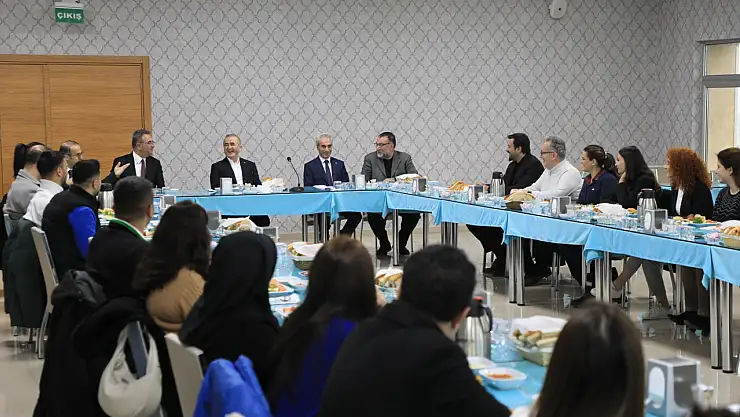 Elazığ Valisi Hatipoğlu , Gazetecilerle Bir Araya Geldi