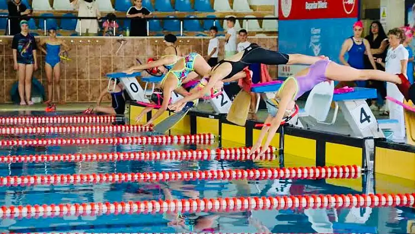 87 Sporcu Şampiyonluk İçin Kulaç Attı
