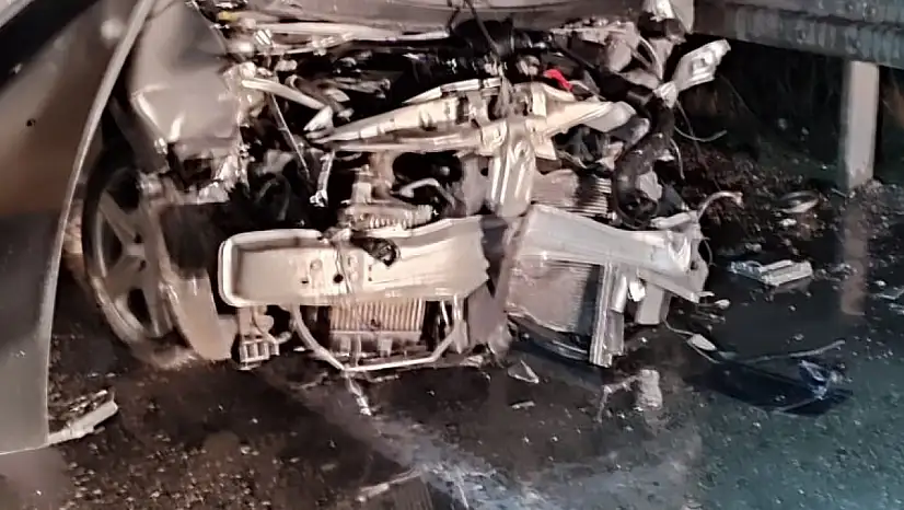 Elazığ'da Otomobil Bariyere Çarptı: 4 Yaralı