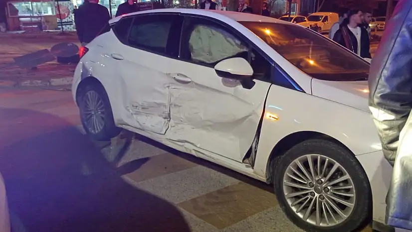 Elazığ'da Trafik Kazası: 2 Yaralı