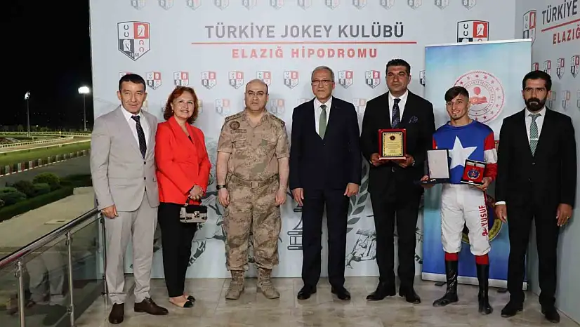Elazığ Hipodromu'nda  Jandarma Koşusu Düzenlendi