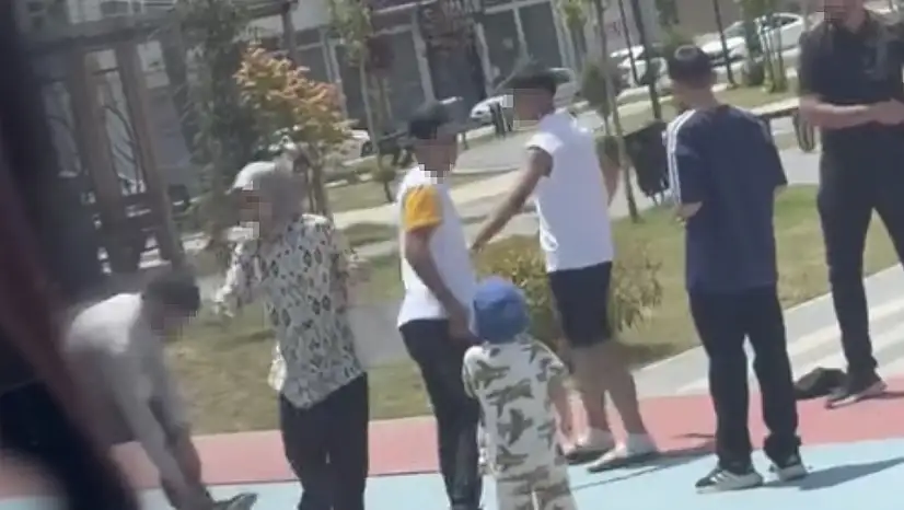 Kavga Ettiği Şahsa Bacağından Çıkardığı Pala İle Saldırdı