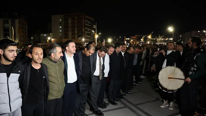 Elazığ'da '23. Geleneksel Sahur Halayı' Coşkusu